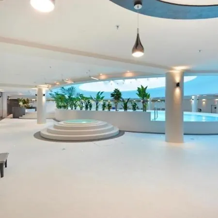Hanza Tower 24 Pool & Jacussi Appartement